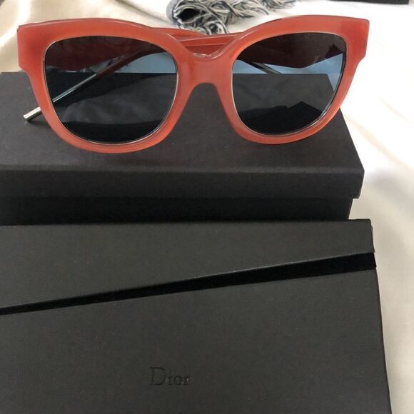 CHRISTIAN DIOR SUNGLASSES NEW IN BOX + CASE - Picture 1 of 11